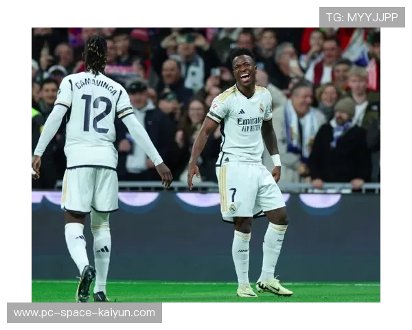 姆巴佩、维尼修斯、贝林厄姆前场连续传递，皇马展现流畅配合