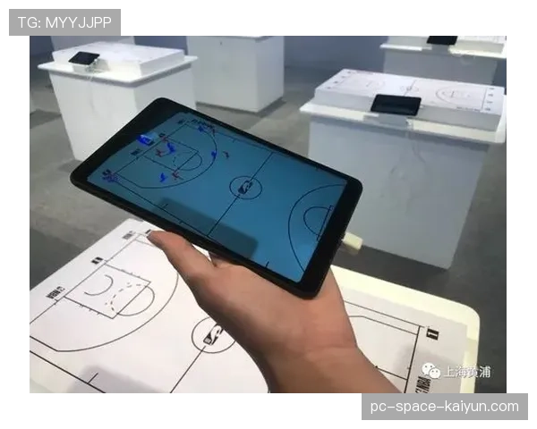 AR虚拟战术板实时显示球员跑动热图，观众可手势缩放查看数据